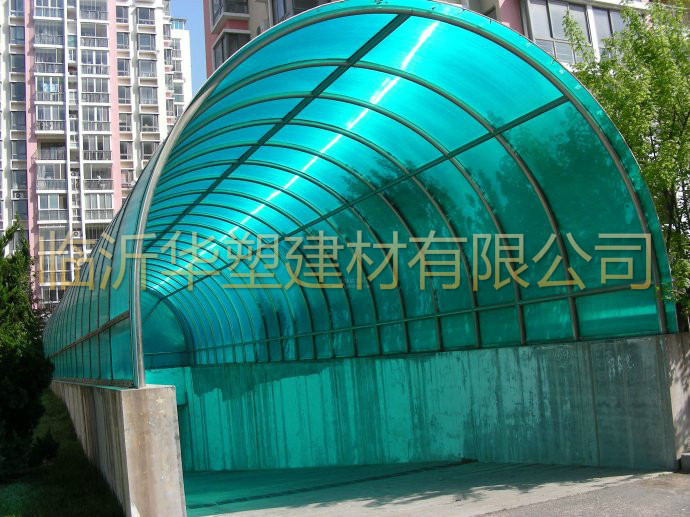 湖藍(lán)色地下車庫出入口(圖1)