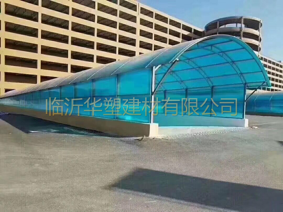 雙層陽(yáng)光板透光性抗沖擊性怎么樣？